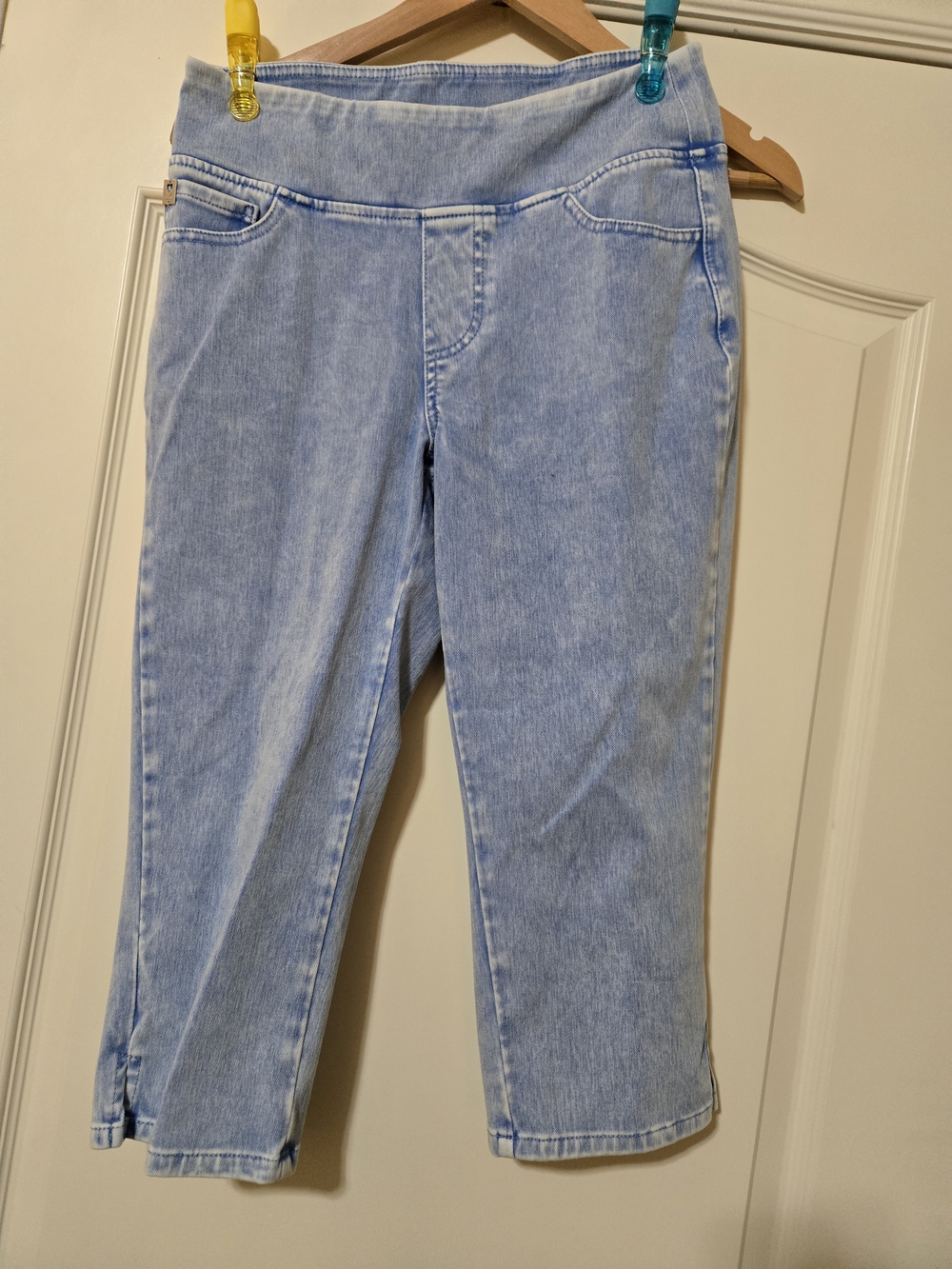 Belle by Kim Gravel Light Blue Capris Pull-On Stretch Jeans